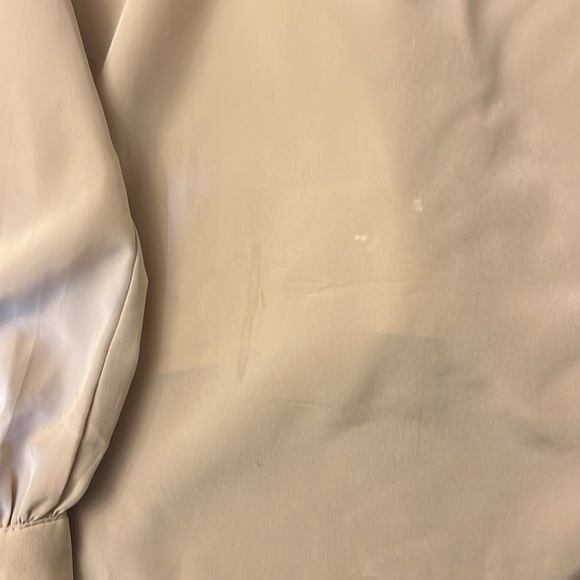 Vintage Women’s Silky Blouse Button Down Bow Tie Beige Size 16 - Picture 14 of 15